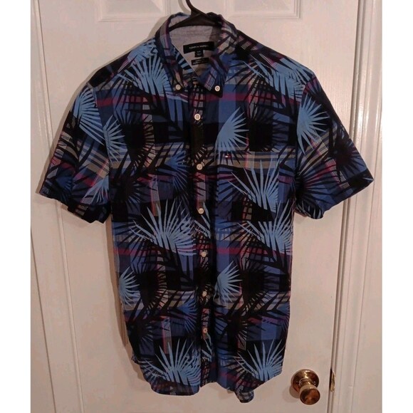 Tommy Hilfiger Shirt Size S/P Button Front Blue Hawaiian. Short Sleeve. - Picture 2 of 5